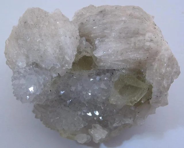 Mineral photo of Baryte, Fluorite, Quartz from locality Běstvina, Czech Republic