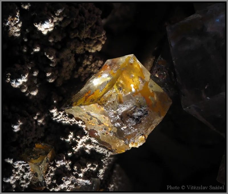Mineral photo of Fluorite from locality Budjgar, Mongolia