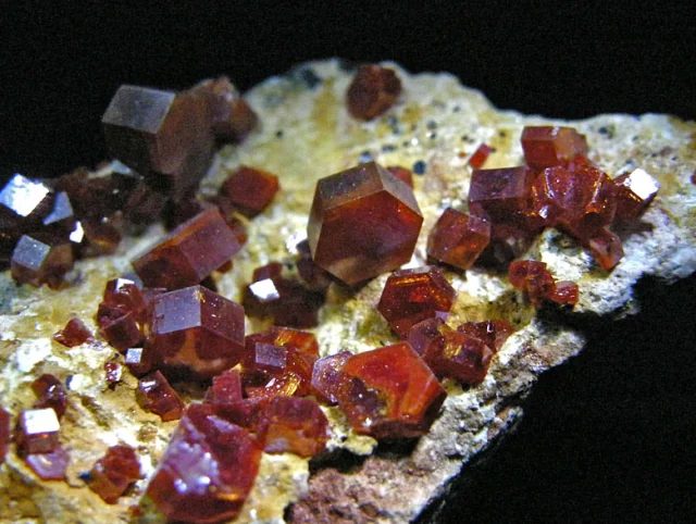 Mineral photo of Vanadinite from locality Mibladen, Morocco
