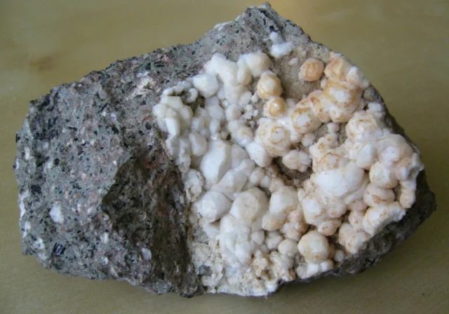 Mineral photo of Analcime from locality Těchlovice, Czech Republic