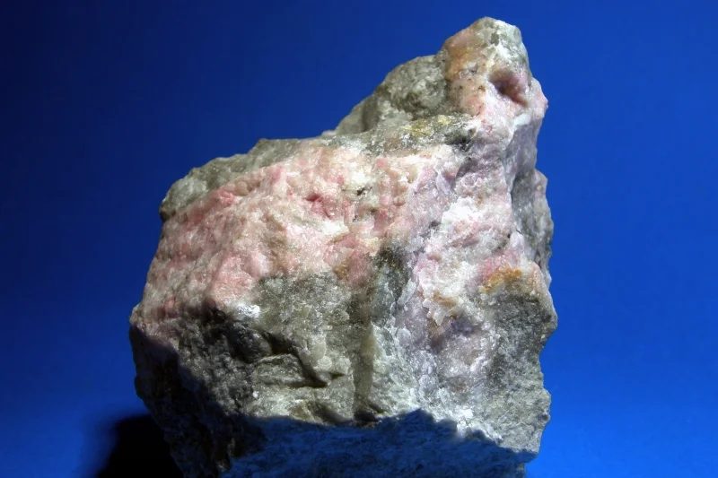 Mineral photo of Clinozoisite from locality Krty, Czech Republic