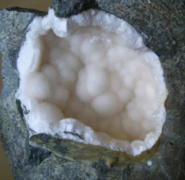 Mineral photo of Natrolite from locality Dobrná, Czech Republic