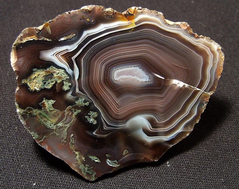 Mineral photo of Agate from locality Bomolong, Botswana