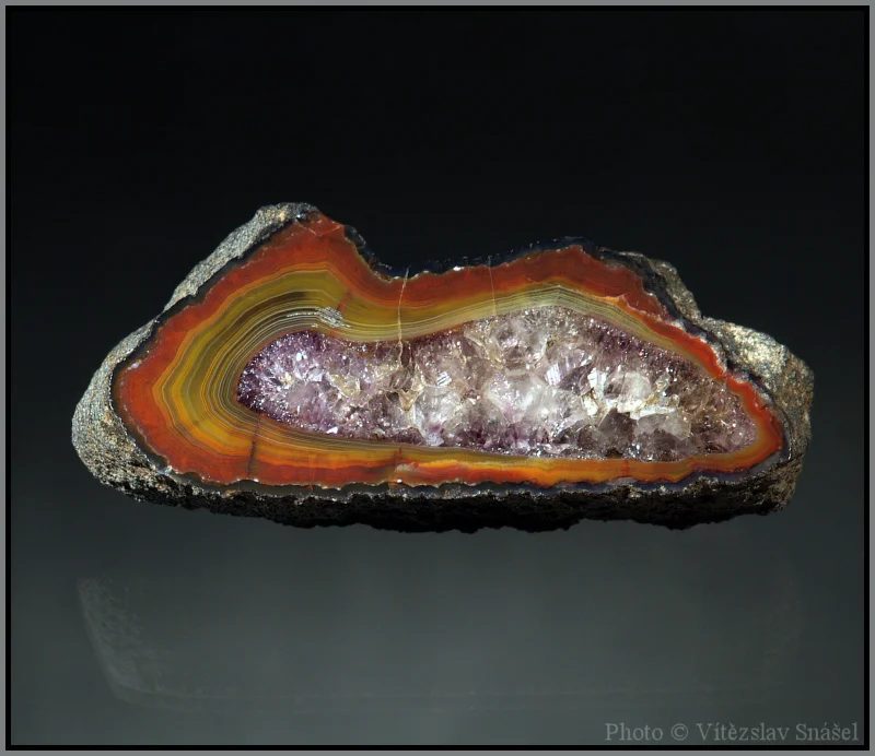Mineral photo of Agate, Quartz (var. amethyst) from locality Horka u Staré Paky, Zlatnice, Czech Republic