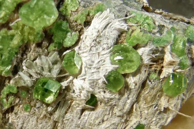Andradite (var. demantoid)