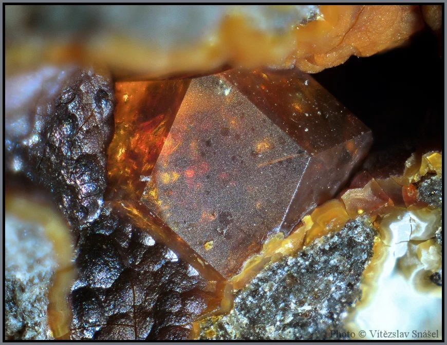 Paulingite-(Ca)