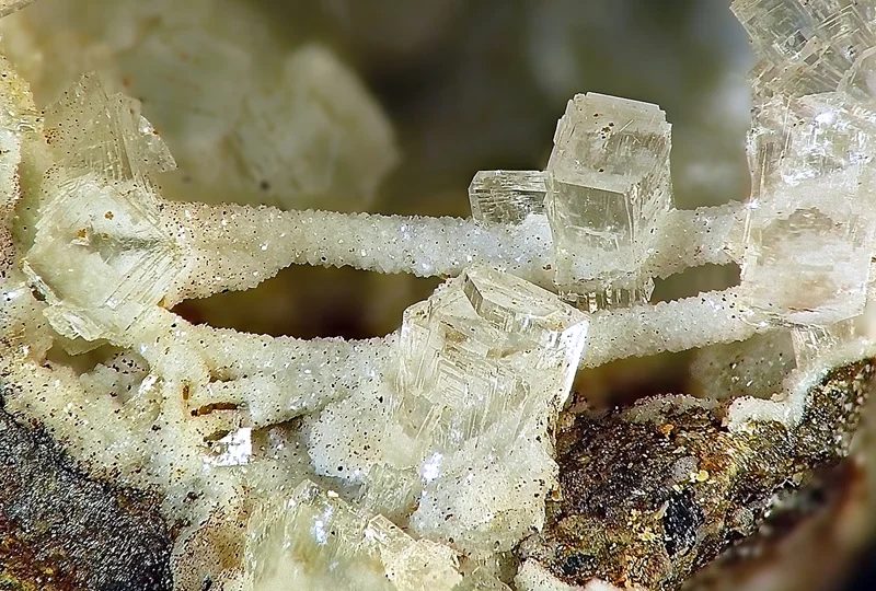 Phillipsite, Thomsonite-(Ca)