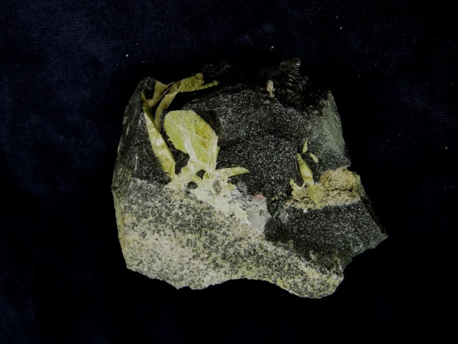 Clinochlore, Titanite