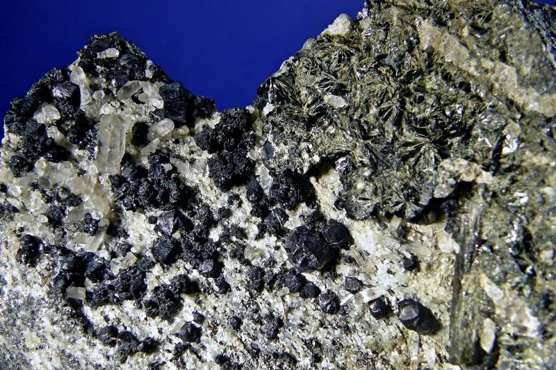 Mineral photo of Clinochlore, Quartz from locality Mirošov, Czech Republic