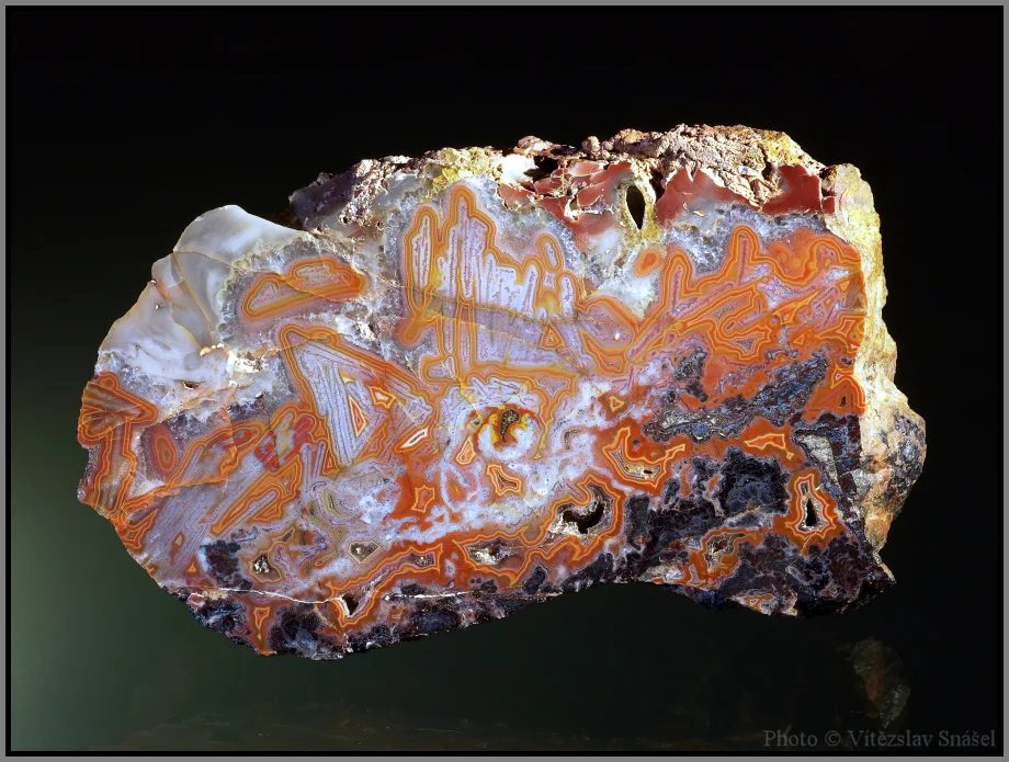 Mineral photo of Agate from locality Horní Halže, Czech Republic