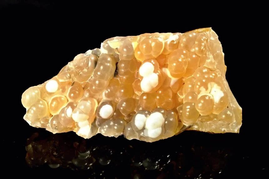 Mineral photo of Quartz (var. chalcedony) from locality Slanec, Slovakia