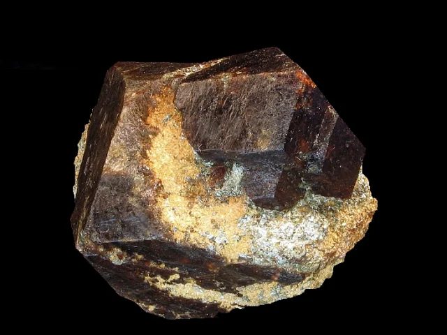 Mineral photo of Almandine from locality Granatenkogel, Austria