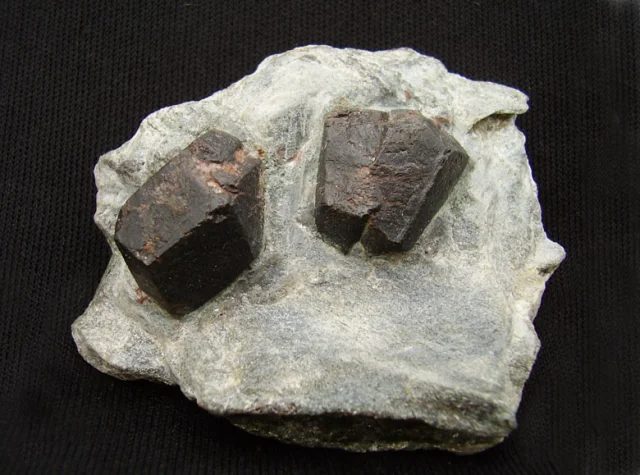 Mineral photo of Almandine from locality Pfitscher Joch (Vizze Pass), South Tyrol, Italy