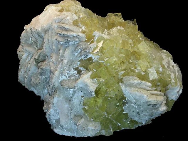 Mineral photo of Baryte, Fluorite from locality Běstvina, Czech Republic