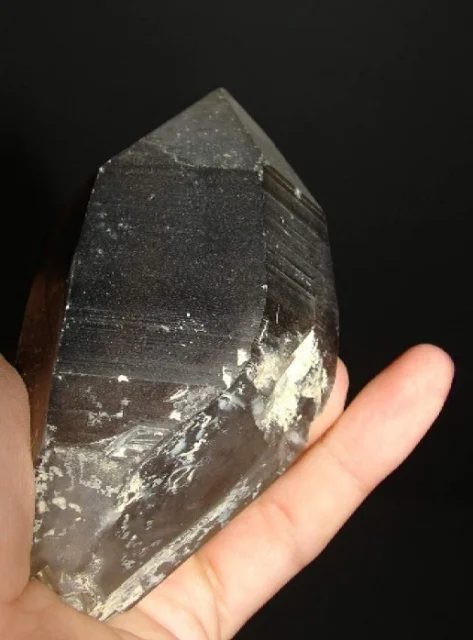 Mineral photo of Quartz (var. smoky) from locality Maoritu, Mongolia