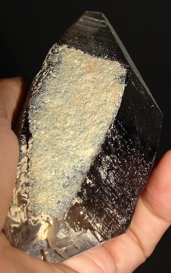 Mineral photo of Quartz (var. smoky) from locality Maoritu, Mongolia