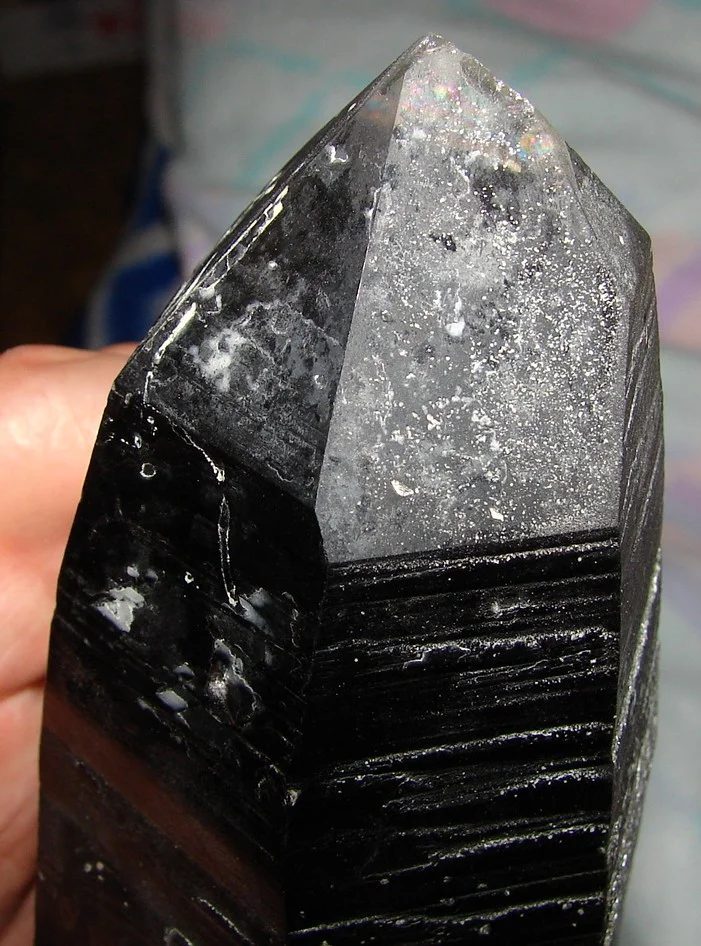 Mineral photo of Quartz (var. smoky) from locality Maoritu, Mongolia