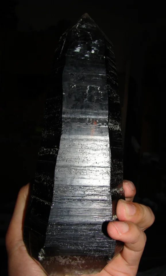 Mineral photo of Quartz (var. smoky) from locality Maoritu, Mongolia