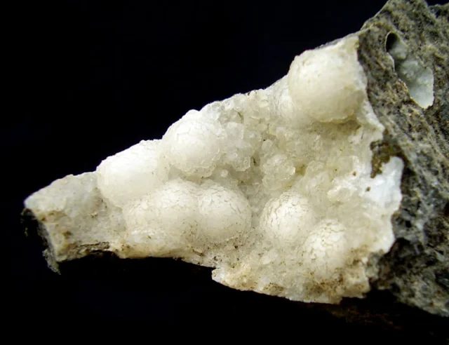 Mineral photo of Thomsonite-(Ca) from locality Pustý vrch, Folknáře, Czech Republic