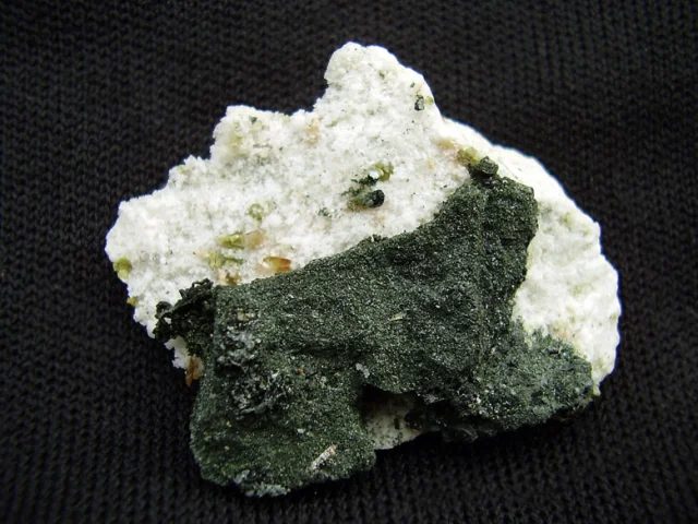 Mineral photo of Titanite from locality Polnička, Czech Republic