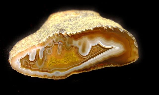 Mineral photo of Agate from locality Doubravice, Czech Republic