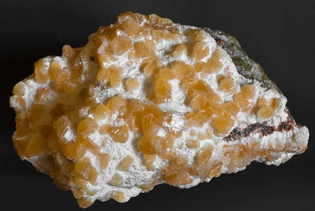 Stilbite-(Ca)