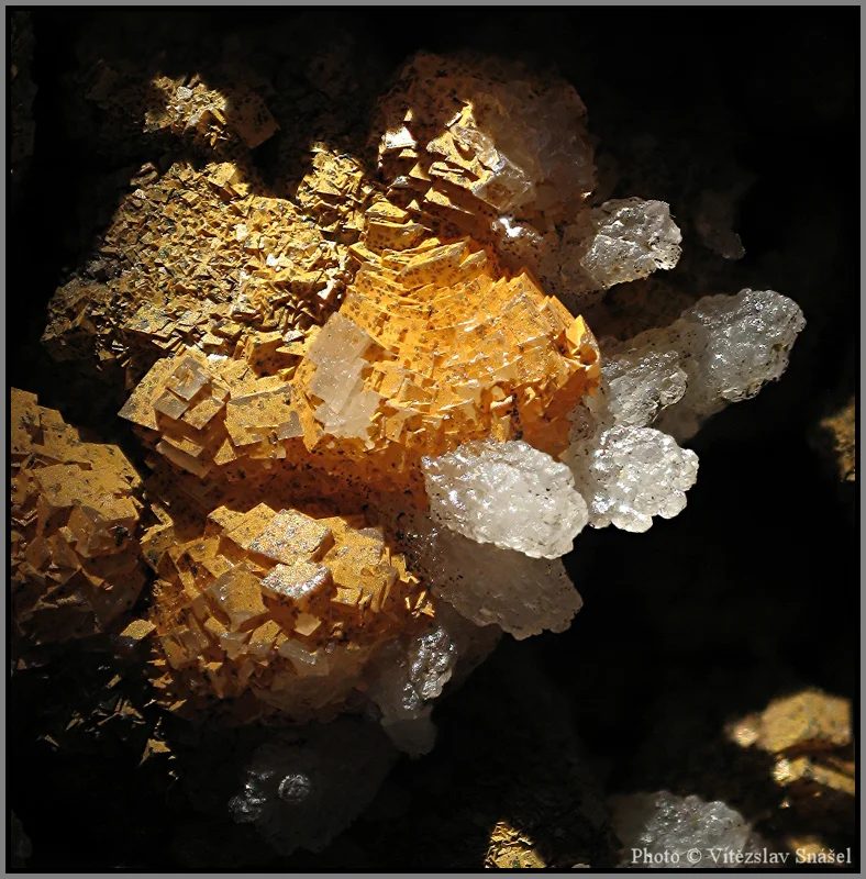 Calcite, Limonite