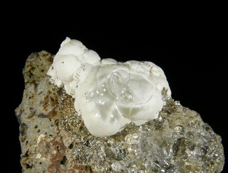 Mineral photo of Fluorapatite from locality Valeč, Czech Republic