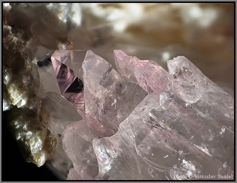 Quartz (var. rose)