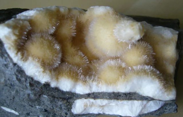 Mineral photo of Natrolite from locality Dobrná, Czech Republic