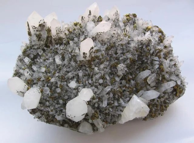 Mineral photo of Chalcopyrite, Quartz from locality Cavnic, Romania