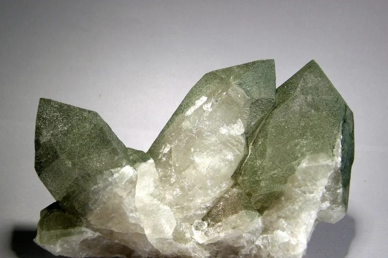 Mineral photo of Chlorite, Quartz (var. rock crystal) from locality Grimsel, Switzerland