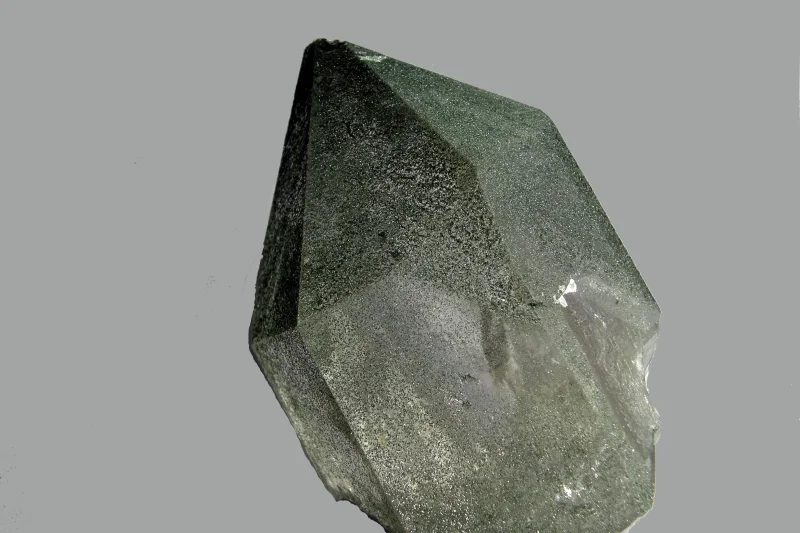 Mineral photo of Chlorite, Quartz (var. rock crystal) from locality Grimsel, Switzerland