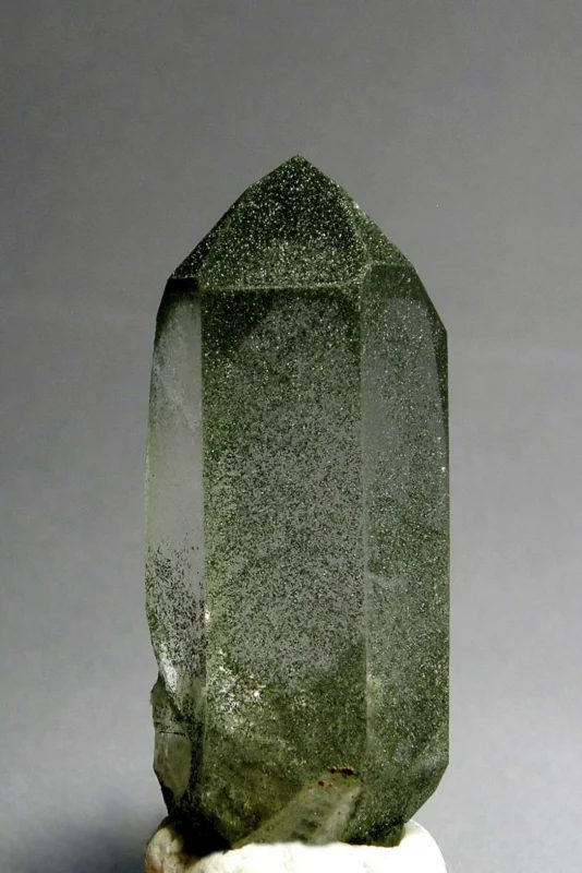 Mineral photo of Chlorite, Quartz (var. rock crystal) from locality Grimsel, Switzerland