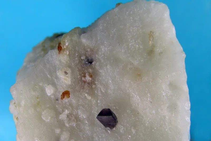 Mineral photo of Clinohumite, Spinel from locality Krty, Czech Republic