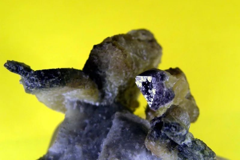 Forsterite, Spinel