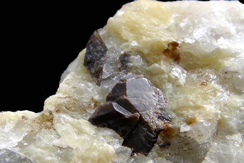 Mineral photo of Titanite from locality Krty, Czech Republic