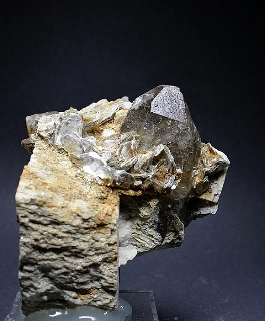 Quartz (var. smoky)
