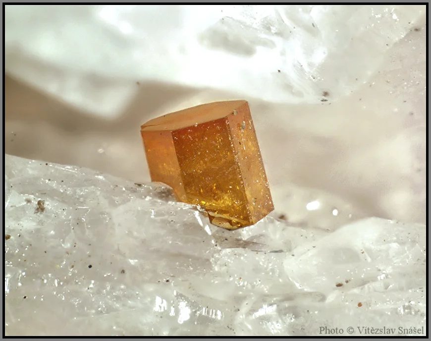 Mineral photo of Vanadinite from locality Mibladen, Morocco