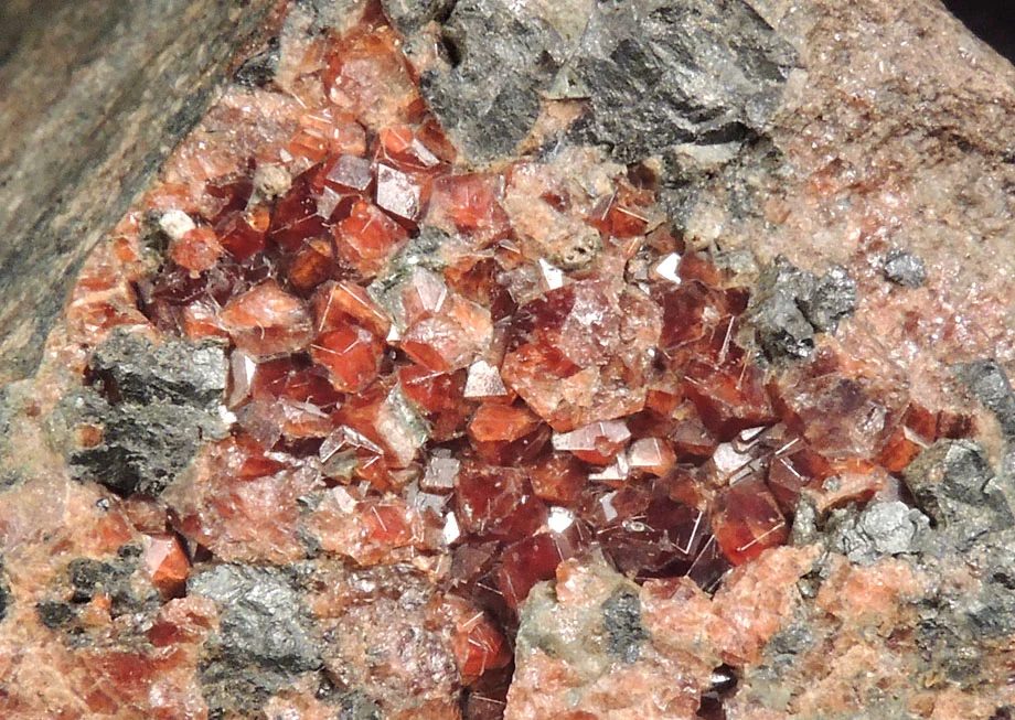 Mineral photo of Grossular (var. hessonite) from locality Mýtinka, Czech Republic