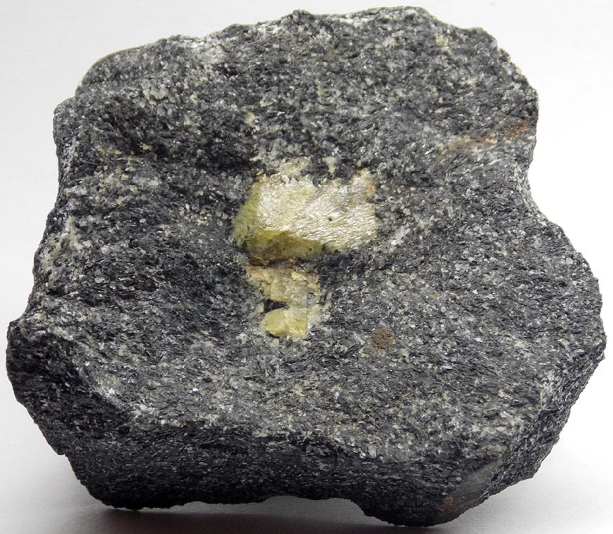 Mineral photo of Titanite from locality lom Mastná Bába, Czech Republic