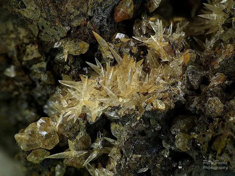 Calcite, Chabazite (var. phacolite)