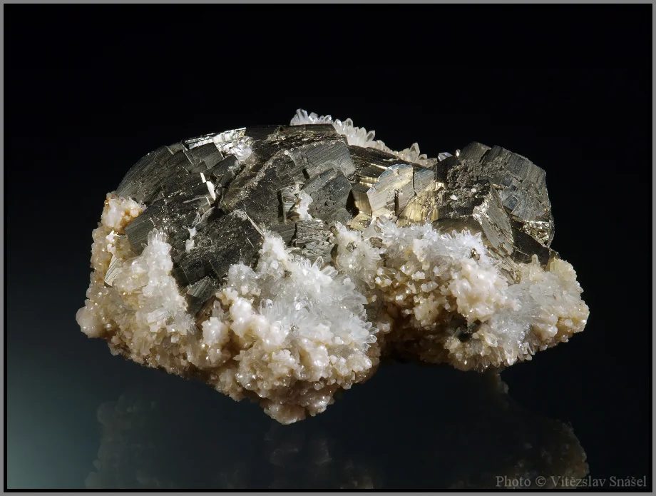 Dolomite, Pyrite, Quartz
