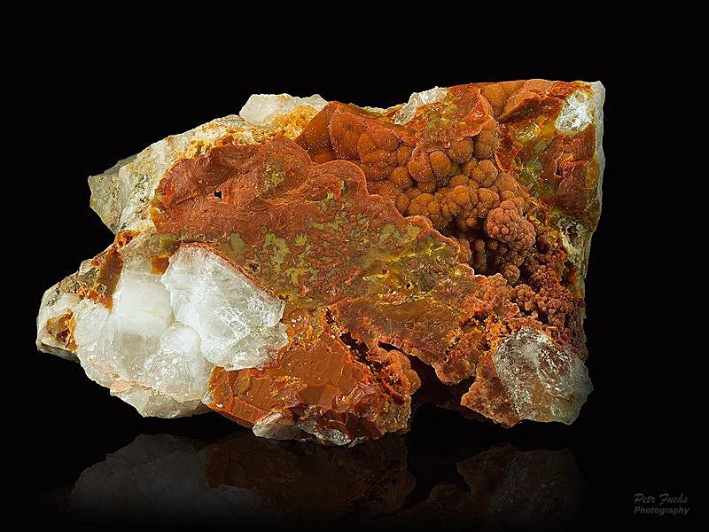 Mineral photo of Quartz (var. carneol) from locality Cínovec, Czech Republic