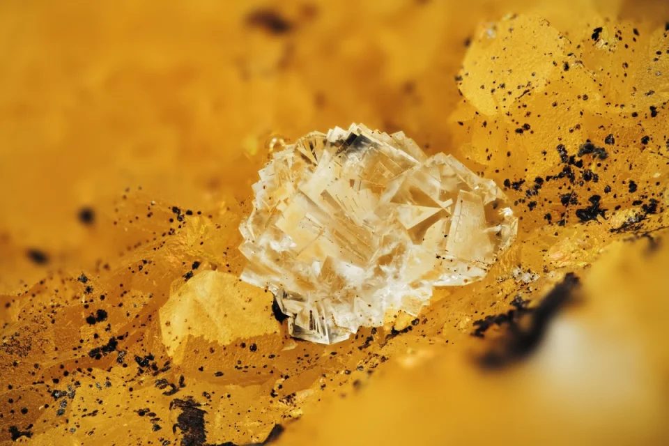 Melanophlogite