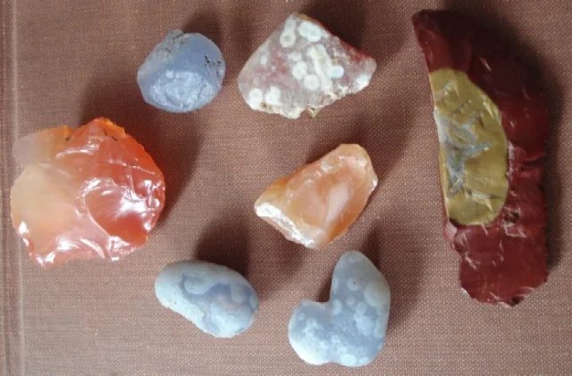 Mineral photo of Quartz (var. chalcedony) from locality Dorngov, Mongolia