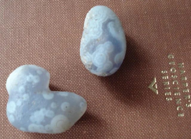 Mineral photo of Quartz (var. chalcedony) from locality Dorngov, Mongolia