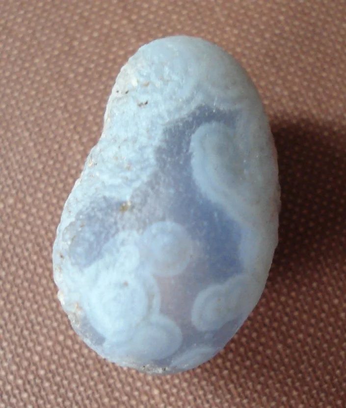 Mineral photo of Quartz (var. chalcedony) from locality Dorngov, Mongolia