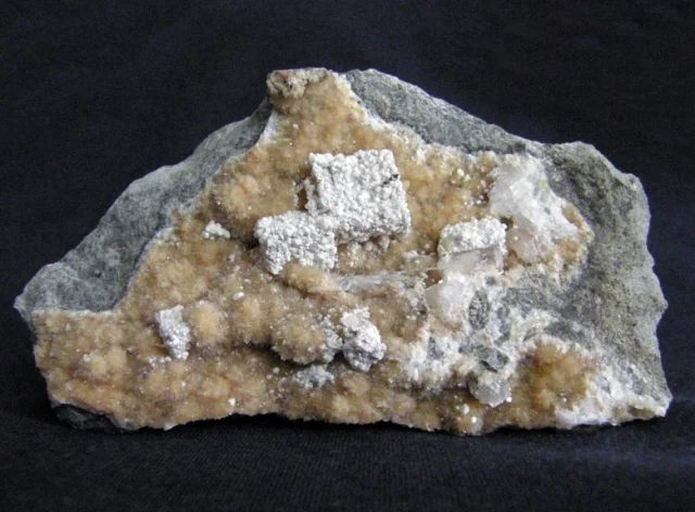 Mineral photo of Calcite from locality Mariánská skála, Ustí nad Labem, Czech Republic