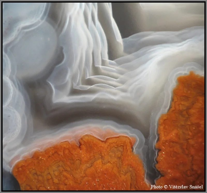 Mineral photo of Agate from locality Morcinov, Czech Republic